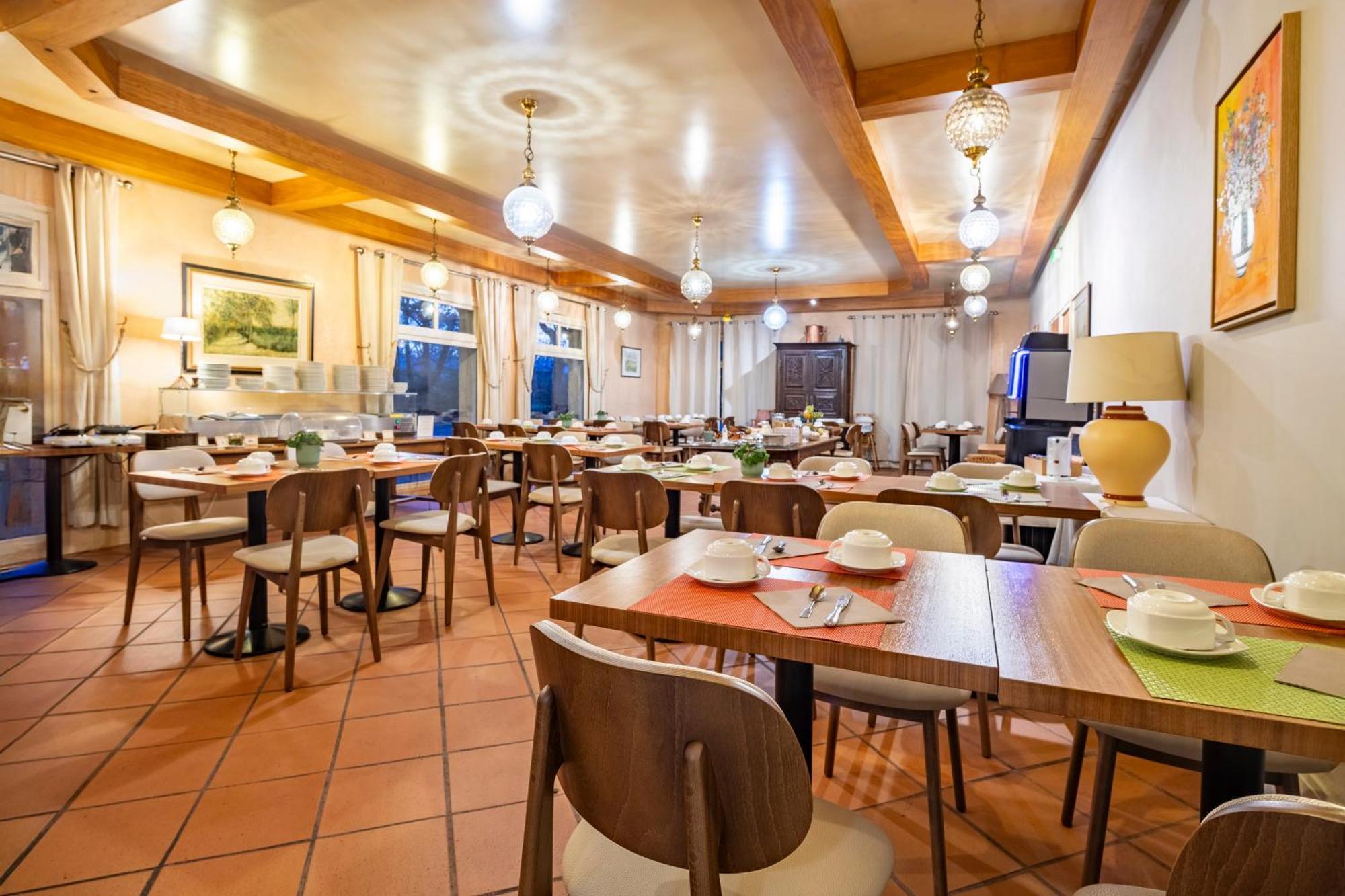 Le Relais Fleuri, Hotel Et Restaurant Logis - Avallon Sauvigny-le-Bois Zewnętrze zdjęcie
