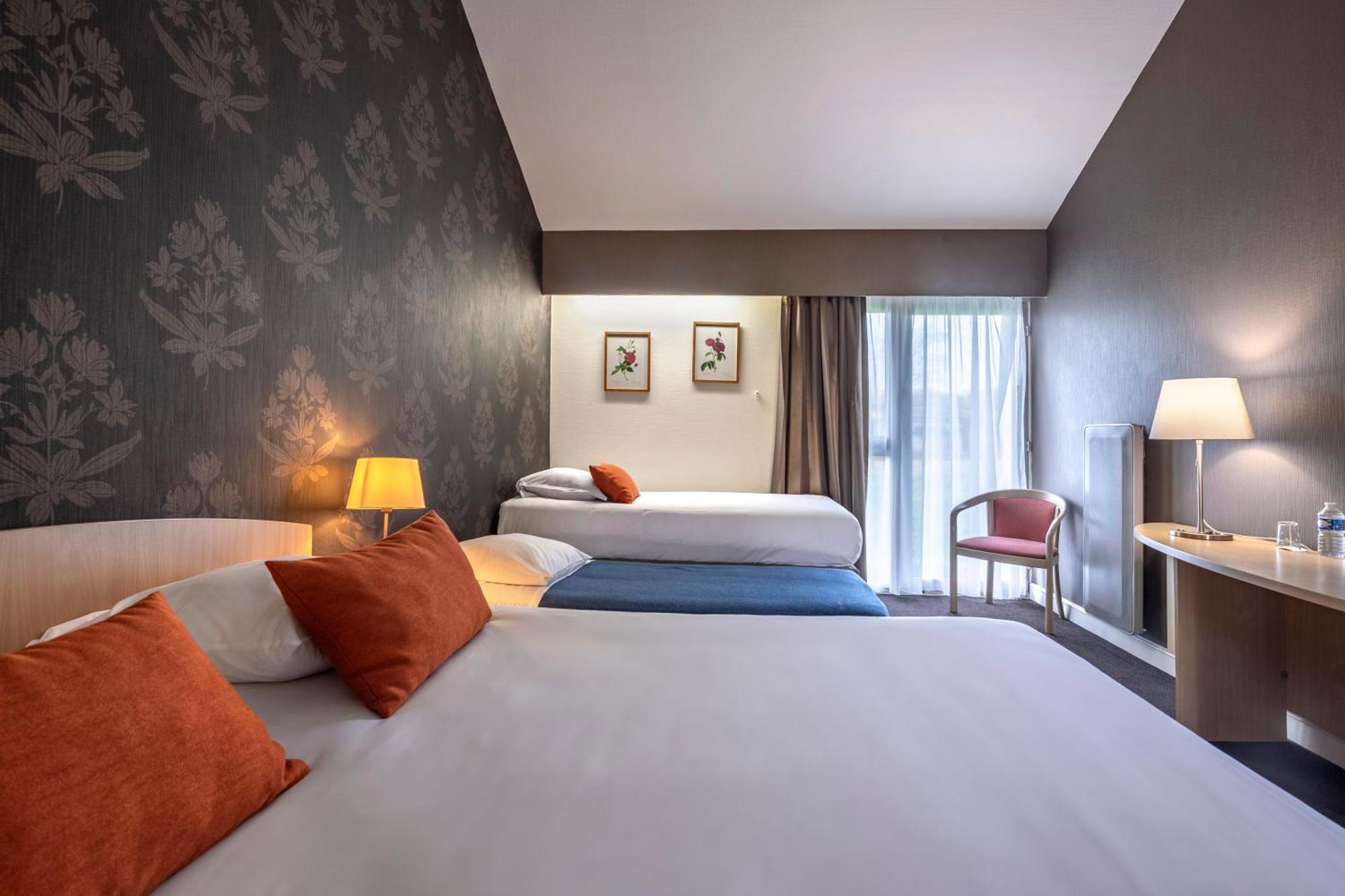 Le Relais Fleuri, Hotel Et Restaurant Logis - Avallon Sauvigny-le-Bois Zewnętrze zdjęcie