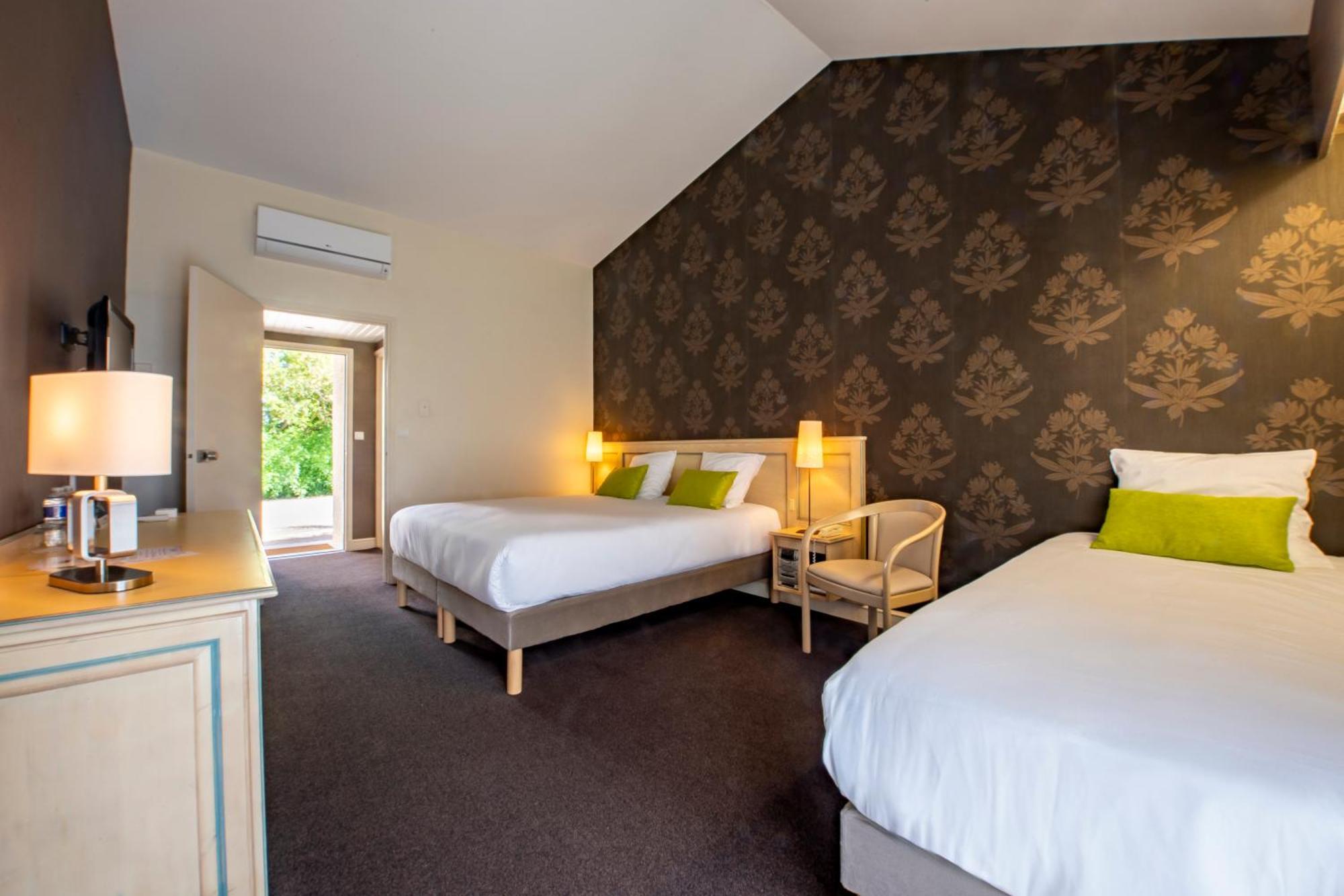 Le Relais Fleuri, Hotel Et Restaurant Logis - Avallon Sauvigny-le-Bois Zewnętrze zdjęcie